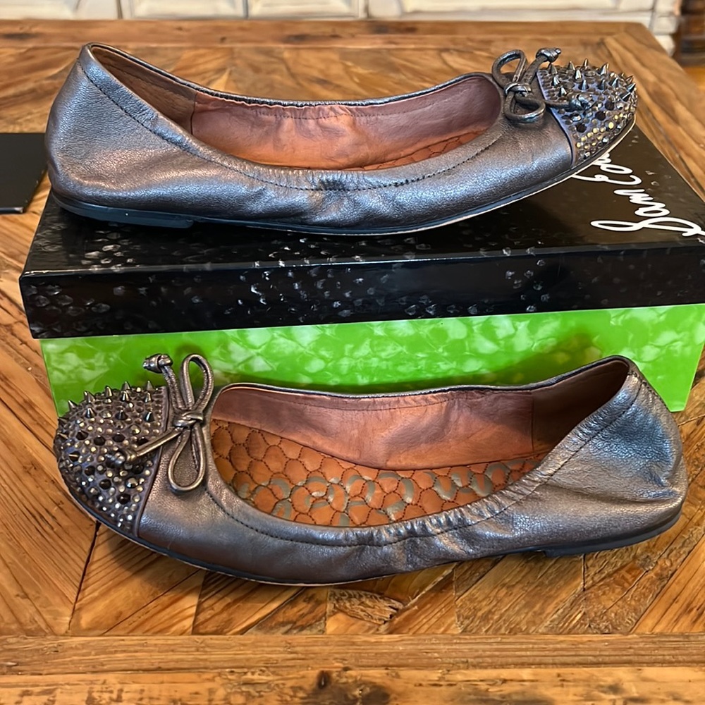 Like new Sam Edelman stud flats size 8.5 Beatrix gunmetal